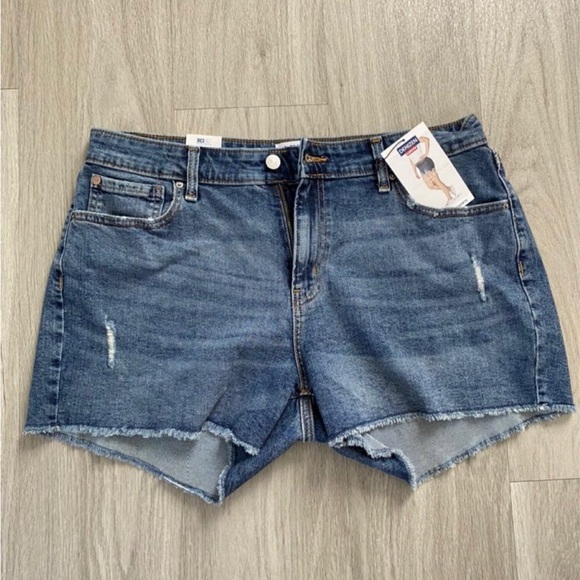 Denizen from Levi's Pants - Denizen Levi's Essential Stretch High Rise 3” Jean shorts NWT~ 14/W32